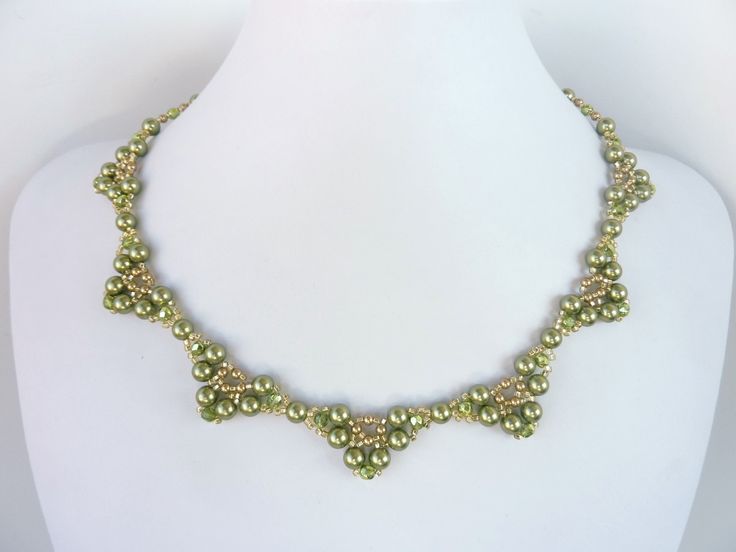 FREE beading pattern for necklace Pearl Triangles - BeadDiagrams .