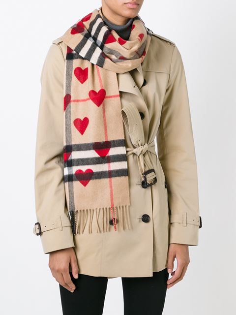 Burberry 'haymarket' Heart Print Scarf - Vitkac - Farfetch.com .