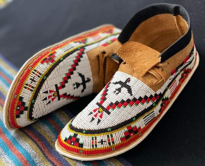 Pin by Karen on Leather work | Native american moccasins, Beaded .