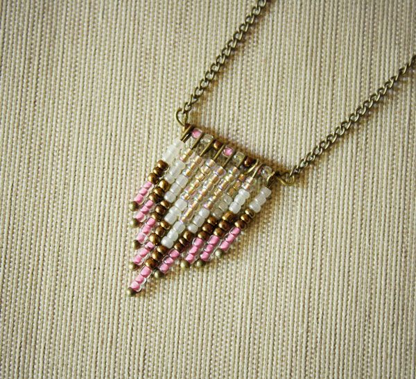 DIY chevron necklace tutorial via Craft Pond | Beaded jewelry .