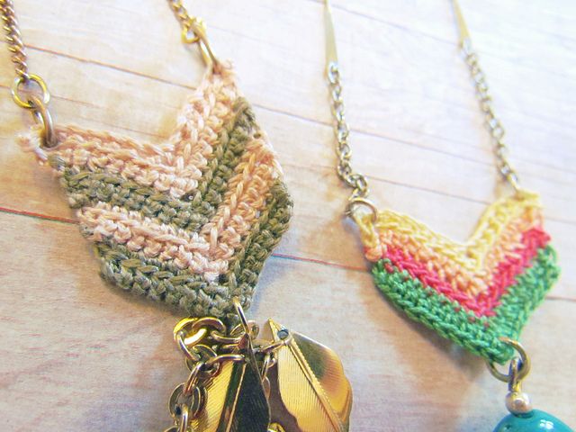 Crochet Chevron Necklace | Diy crochet jewelry, Crochet .