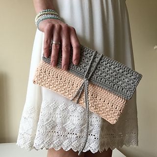 Cute Clutch pattern by Annaboo's House | Crochet clutch bags .