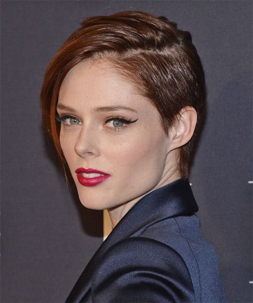 Coco Rocha Short Straight Hairstyle | Short straight hair, Trendy .