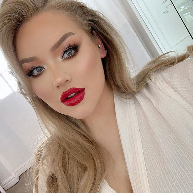 NikkieTutorials no Instagram: “modern Monroe vibes 💋✨ wearing .