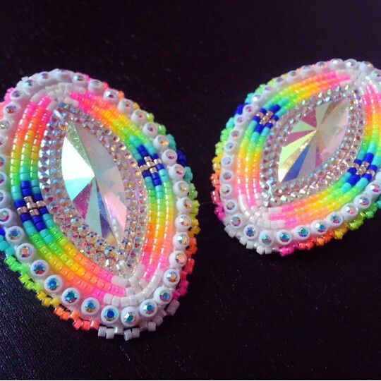 Love neon colors, gorgeous!!!! | Beautiful beaded earring, Beaded .