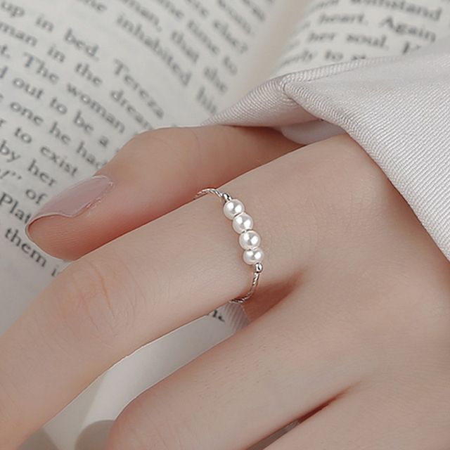 925 silver female index finger ring pearl opening pearl hand .