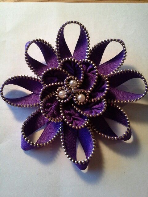 Handmade zipper flower. Love to make different, types all colors .